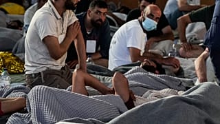 Diez embarcaciones, una fragata de la Armada, un helicóptero y un dron de Frontex (UE) participan en las operaciones de búsqueda y rescate.