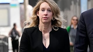 Elizabeth Holmes a bíróságra menet idén márciusban