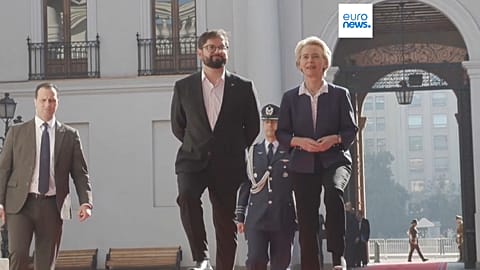 El .presidente de Chile Gabriel Boric recibió  a la presidenta de la Comisión Ursula von der Layen en el Palacio de la Moneda