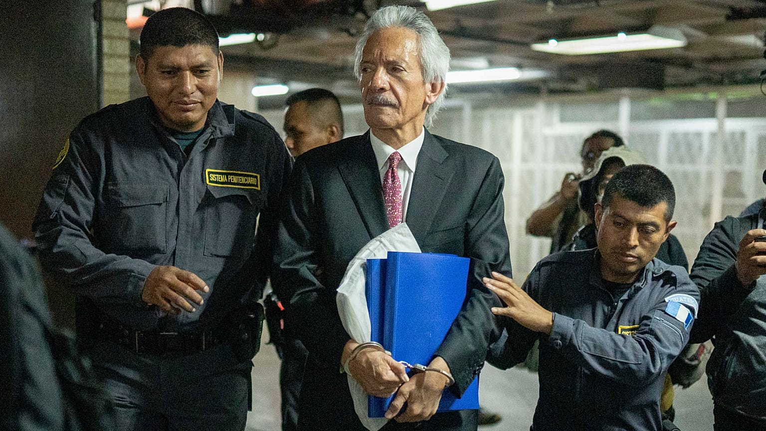 José Rubén Zamora wird abgeführt