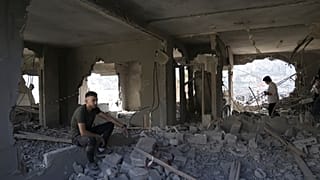 القوات الإسرائيلية تهدم شقة أسامة الطويل، مسلح فلسطيني متهم بقتل جندي في الضفة الغربية
