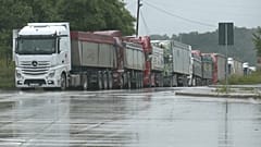 LKW an der kosovarisch-serbischen Grenze