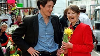 Glenda Jackson, allora ministra dei Trasporti per la città di Londra, con Hugh Grant, sul set di "Notting Hill". (Londra, 4.5.1998)