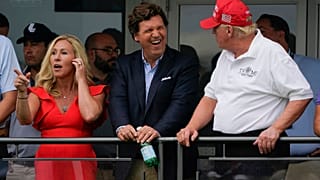 Carlson és Trump - Marjorie Taylor Greene georgiai képviselő társaságában, 2022. júliusában