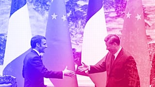French President Emmanuel Macron shakes hands with Chinese President Xi Jinping after meeting the press in Beijing, April 2023