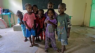أطفال في مخيم للنازحين في الدمازين جنوب شرق السودان.