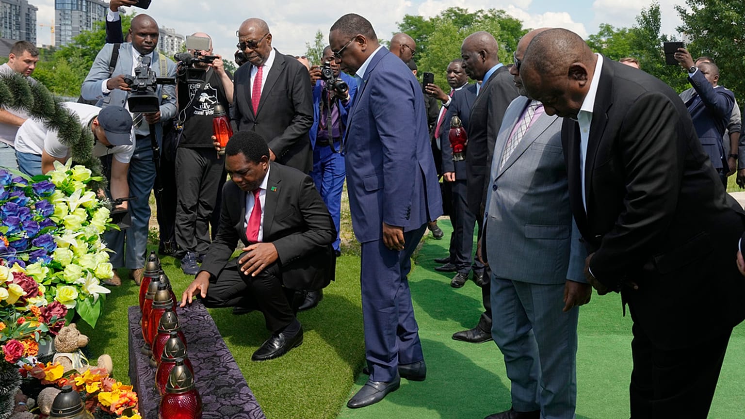La delegación africana también incluye altos funcionarios de Zambia, Senegal, Uganda, Egipto, la República del Congo y las Islas Comoras. 