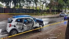 İtalya'nın başkent Roma'da Lamborghini ile Smart'ın çarpıştığı kazaya ilişkin fotoğraf 
