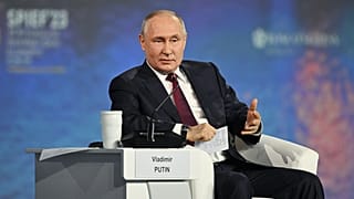 Putin "mattatore" al Forum di San Pietroburgo. (16.6.2023)