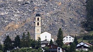 Kép Brienz-Brinzauls faluról a "Brienzer Rutsch" sziklaomlás után, a svájci Graubuendenben
