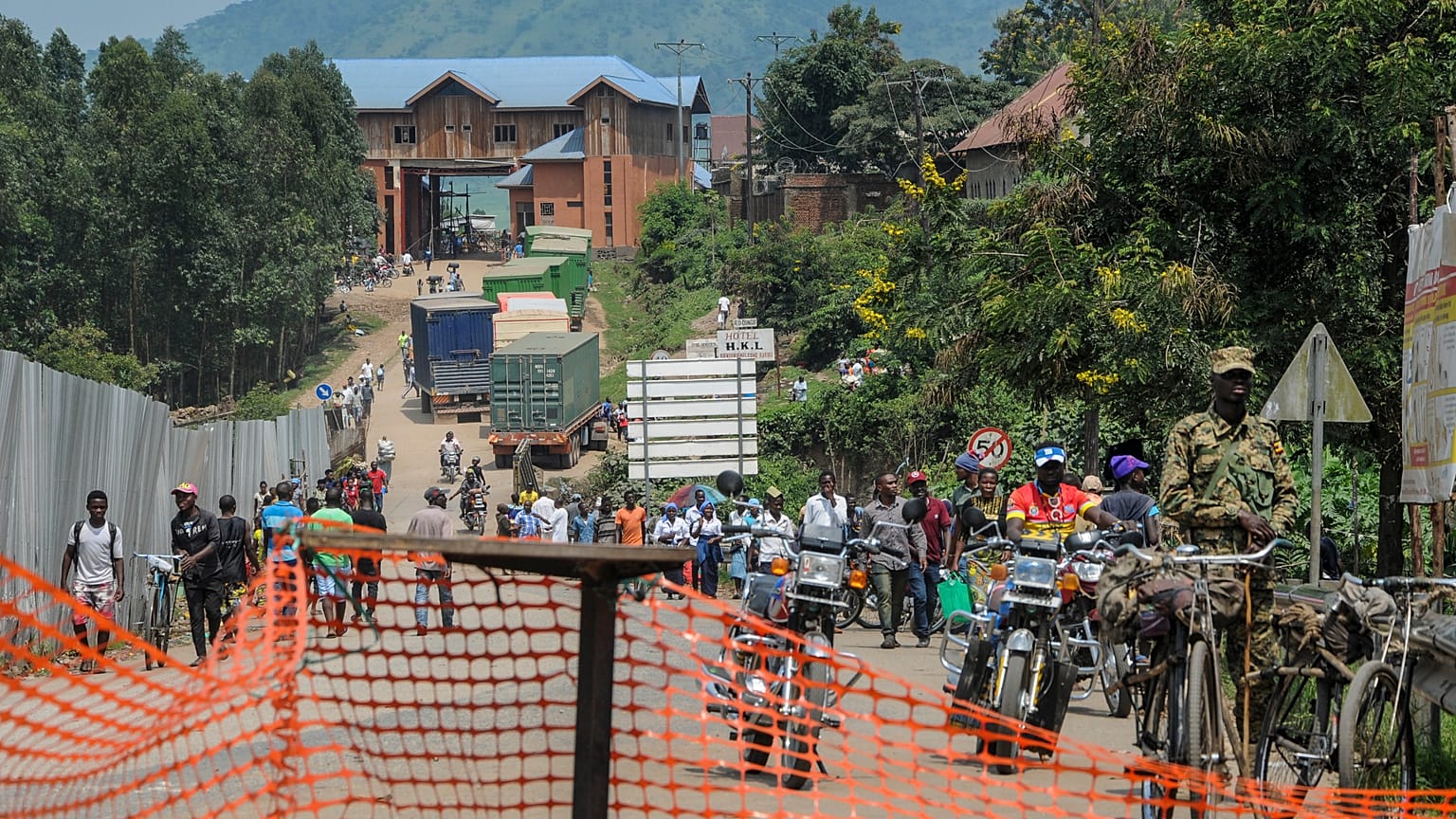 Le lycée visé par l'attaque se situe à proximité de la frontière avec la RDC