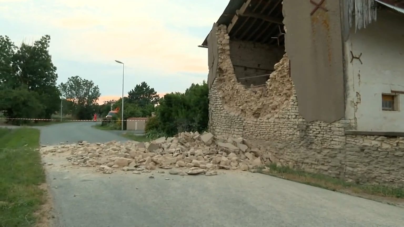 Una casa dañada tras el terremoto