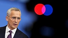 Jens Stoltenberg egy brüsszeli NATO-értekezleten