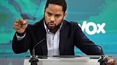  الأمين العام لحزب فوكس اليميني المتطرف الإسباني إغناسيو غاريغا 