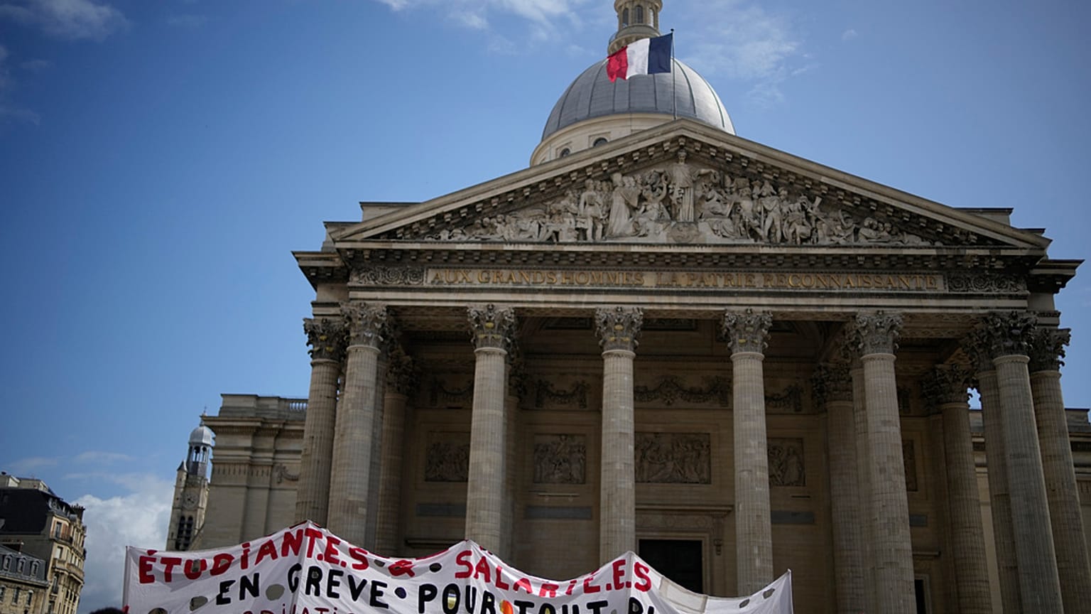 Paris'teki anıt mezar Pantheon