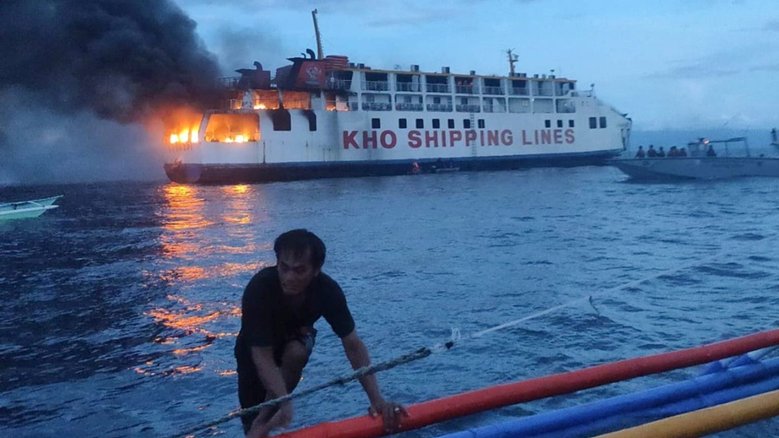 Kigyulladt egy utasokkal teli hajó Bohol szigeténél