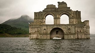 Mexiko: Normalerweise steht die Kirchenruine unter Wasser.