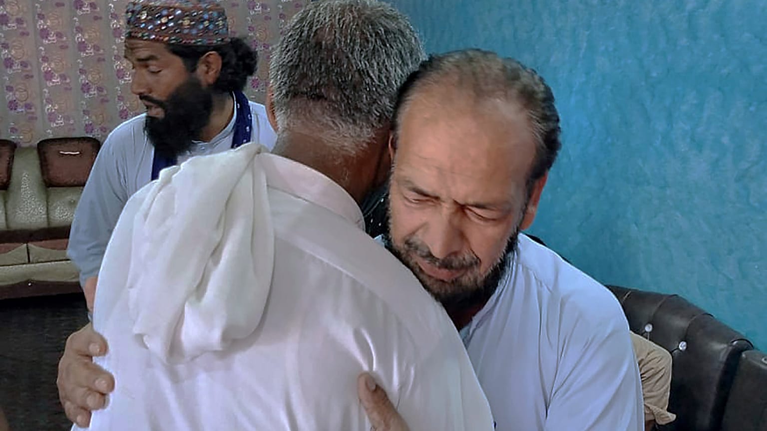عائلة أحد الغرقى الباكستانيين في السفينة المتهالكة قبالة السواحل اليونانية 