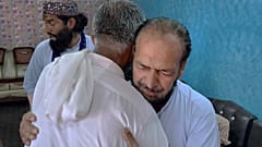 عائلة أحد الغرقى الباكستانيين في السفينة المتهالكة قبالة السواحل اليونانية 