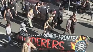 Uno striscione: "Guardia Costiera e Frontex assassini". (Il Pireo, 18.6.2023)