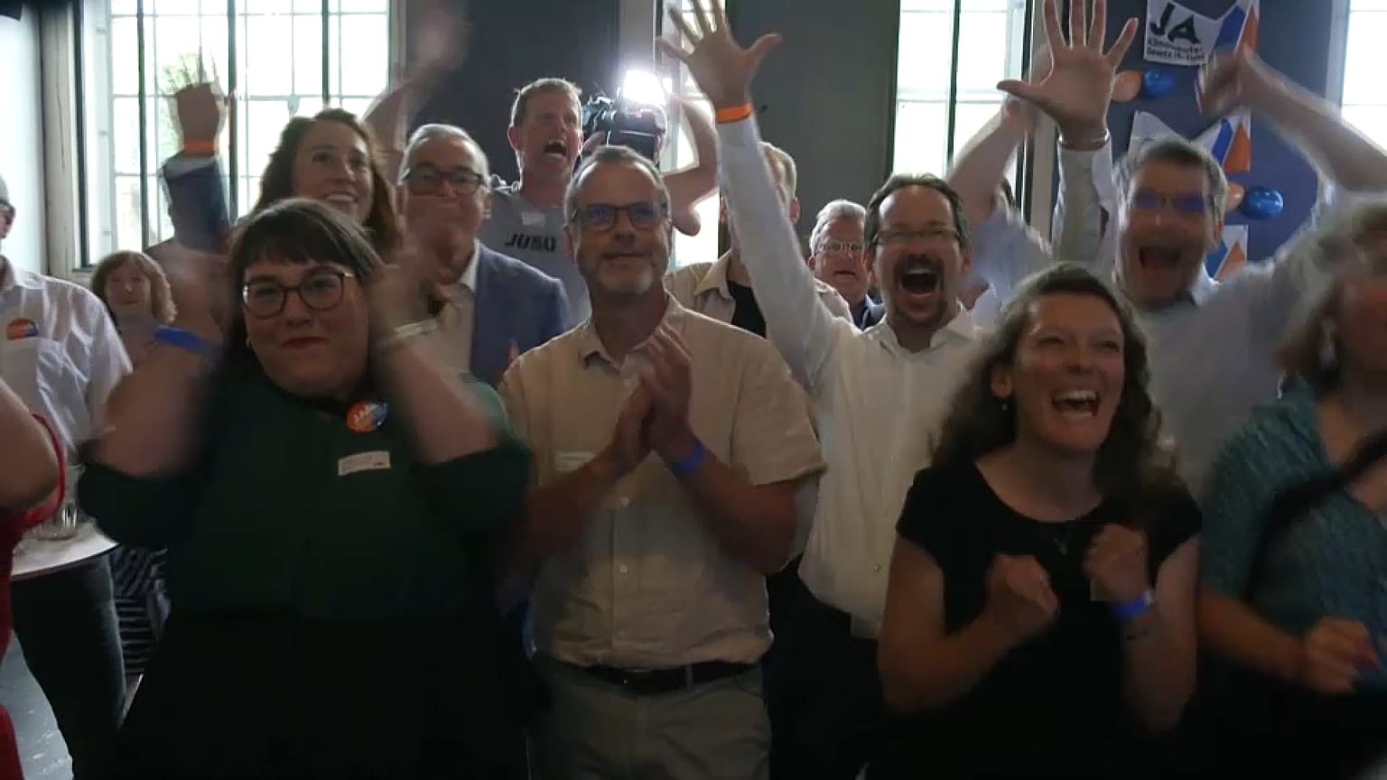 Celebración del apoyo al recorte de emisiones en Suiza