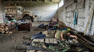 Alvó ukrán katona