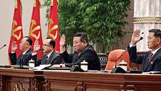 Kuzey Kore lideri Kim Jong Un (ortada)