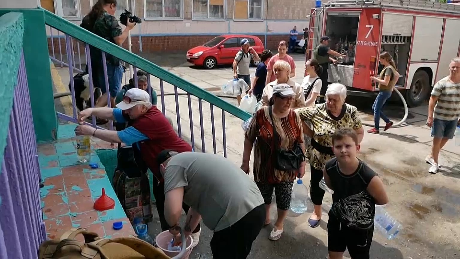 Очередь за водой в Никополе