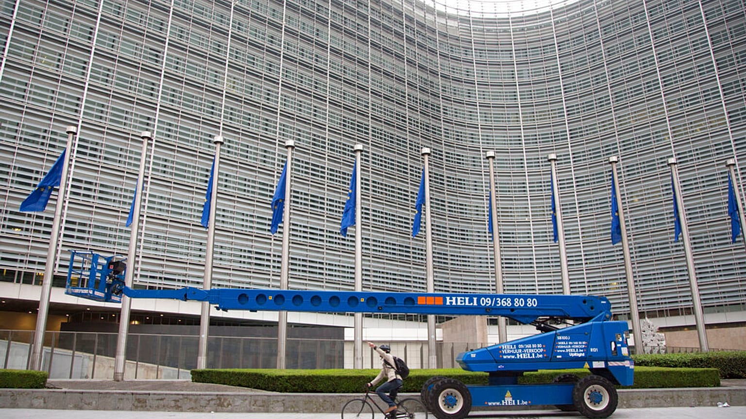 ARCHÍV: EU-zászlók a brüsszeli uniós negyedben 2016. június 24-én