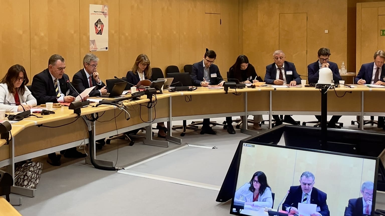 Cenevre'de 19 Haziran 2023 tarihinde düzenlenen "2030'a kadar kara mayınlarından arındırılmış bir Güney Kafkasya'ya doğru" etkinliğinde konuşmacılar.