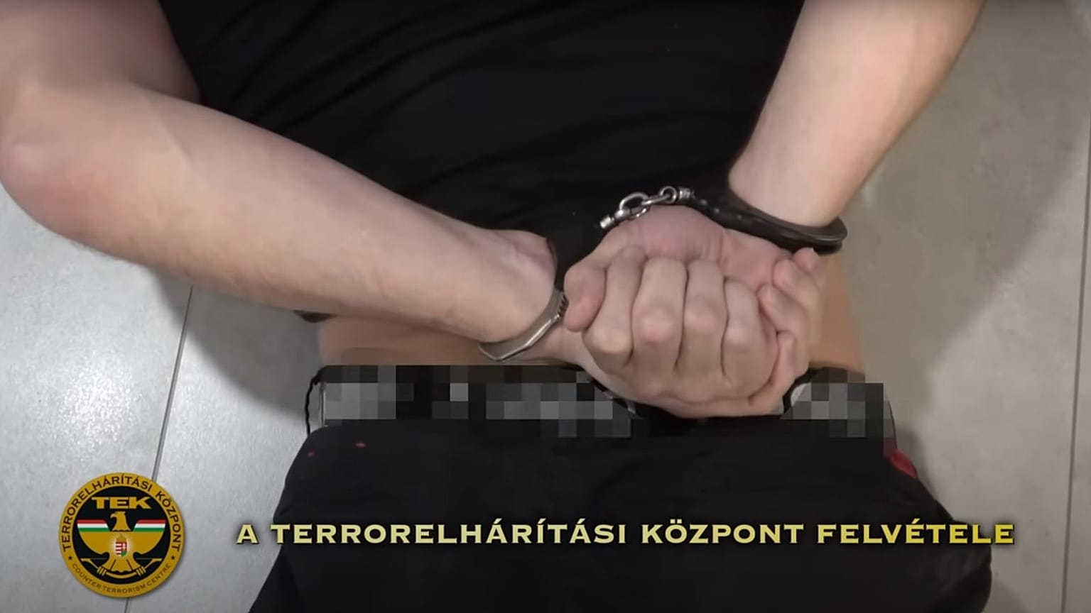 A norvég állampolgár bilincsben