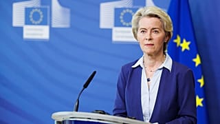 Ursula von der Leyen sajtótájékoztatót tart Brüsszelben