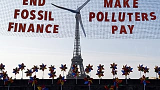 Эйфелева башня превратилась в ветряную турбину. 21 июня 2023 г.