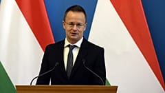 Szijjártó Péter külgazdasági és külügyminiszter 2023, június 12-én, egy japán beruházáshoz kapcsolódó sajtótájékoztatón