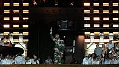 Williams erschien am Ende slebst in der von ihm kreierten "Damoflage".