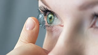 Troubling new research has shown that contact lenses can 'shed' microplastics into eyes.