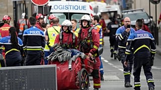 Mentőegységek a párizsi robbanás helyszínén