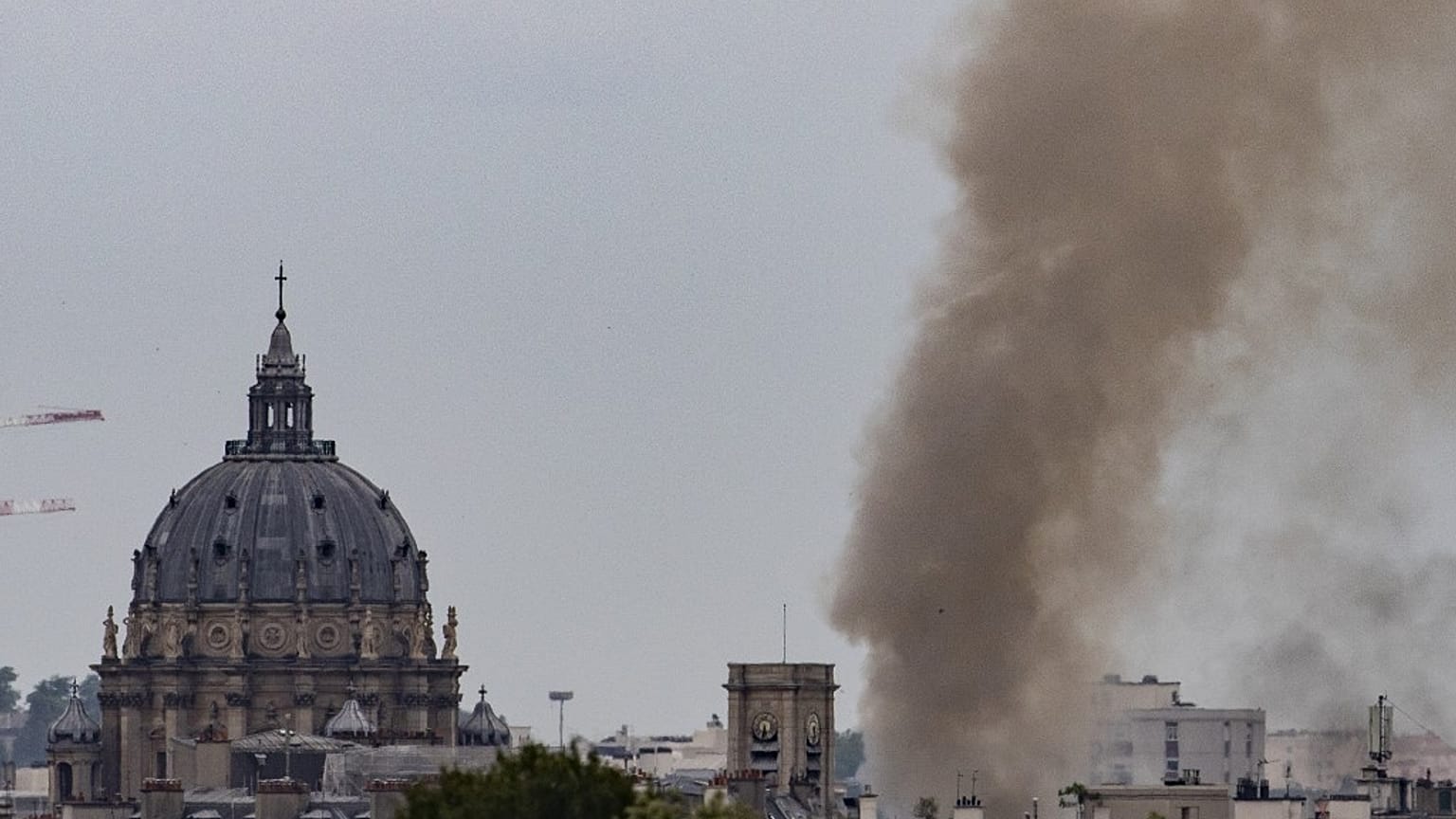 Paris'te gaz kaçağı nedeniyle patlama