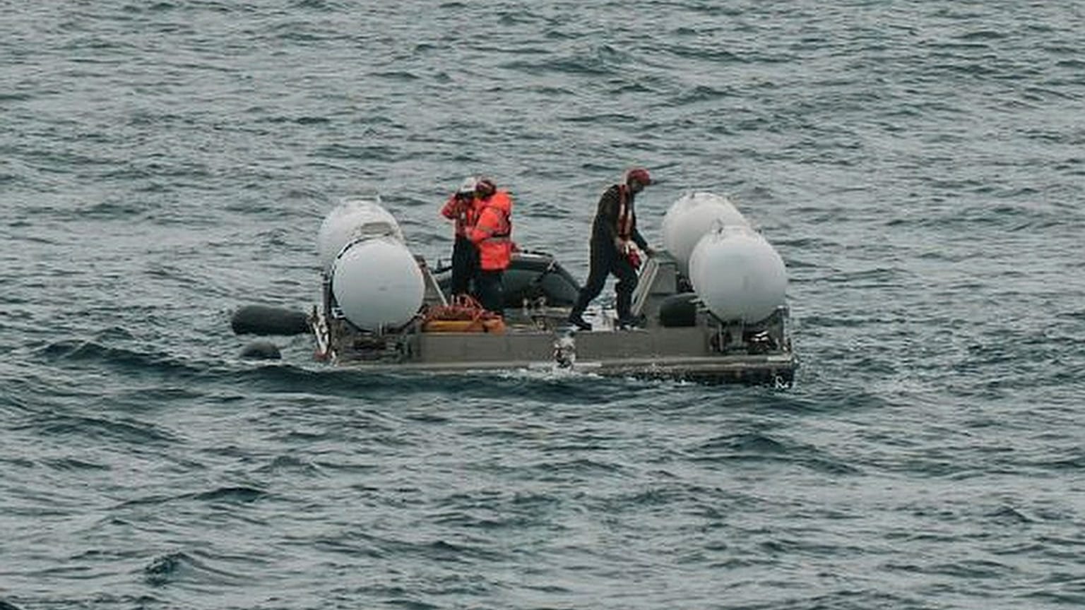 Submersível "Titan", no domingo, a ser preparado para o mergulho