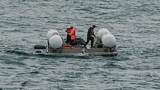 Submersível "Titan", no domingo, a ser preparado para o mergulho