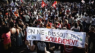 Manifestation après la dissolution des SLT