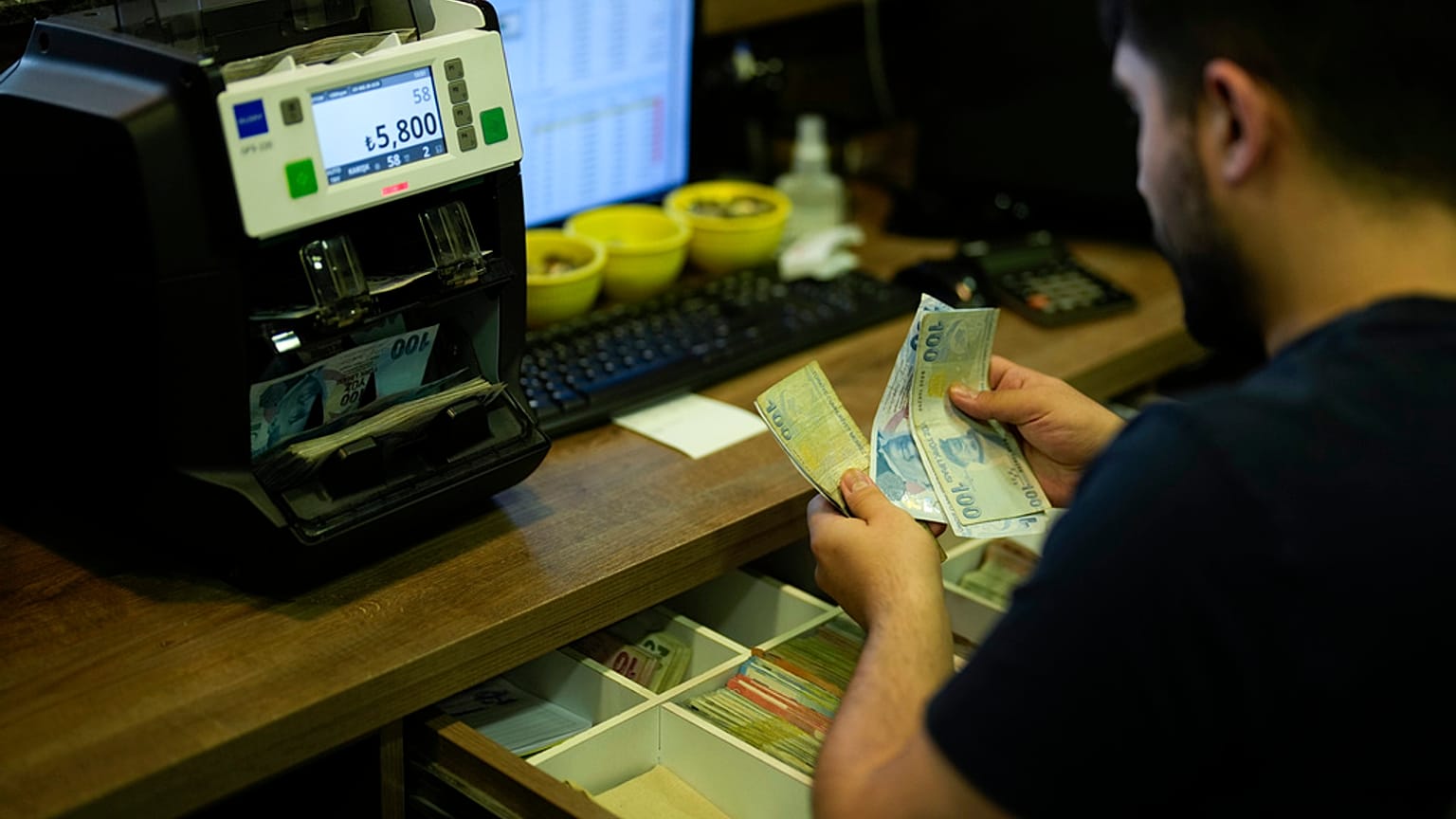 Uzmanlar, Merkez Bankası'nın faiz kararını nasıl değerlendirdi?