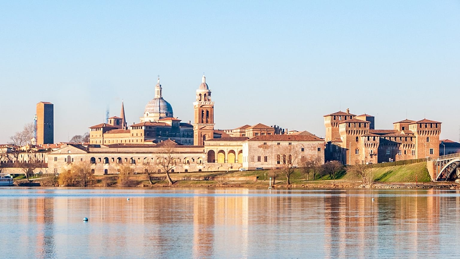 The city of around 50,000 inhabitants is renowned for its monumental noble residences.