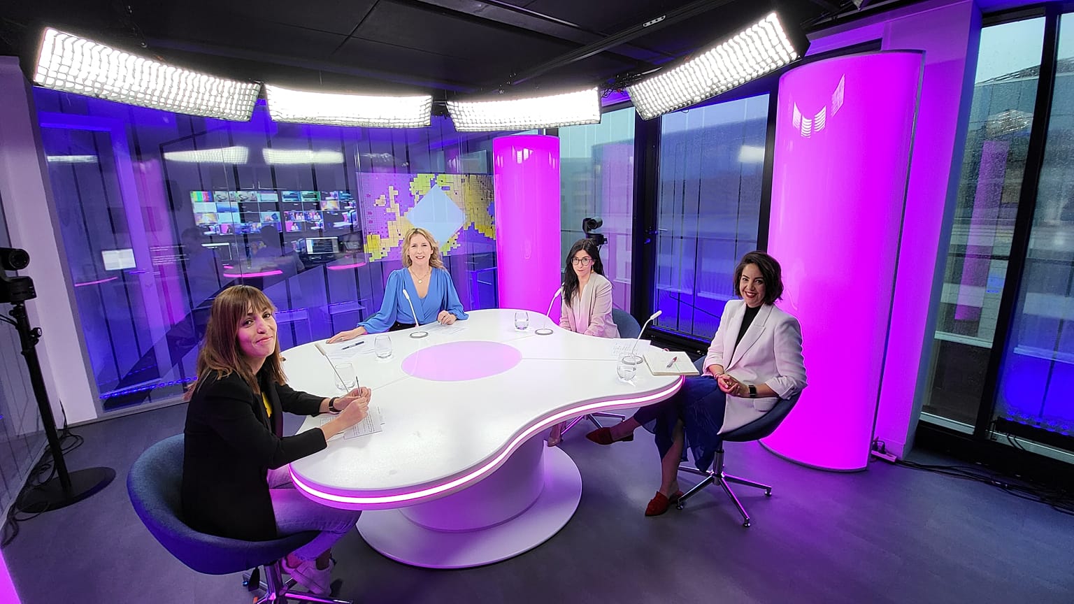 Méabh Mc Mahon con Camino Mortera-Martinez, Silvia Almenara y Beatriz Rios