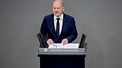 المستشار الألماني أولاف شولتز يلقي كلمة أمام البرلمان الألماني قبل اجتماع المجلس الأوروبي في مبنى الرايخستاغ في برلين، ألمانيا، 22 يونيو 2023.
