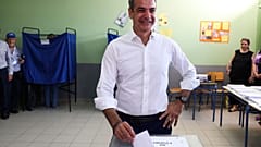 La sicurezza di Mitsotakis. (Atene, 25.6.2023)