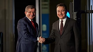 Gelecek Partisi Genel Başkanı Ahmet Davutoğlu (sol), DEVA Partisi Genel Başkanı Ali Babacan 