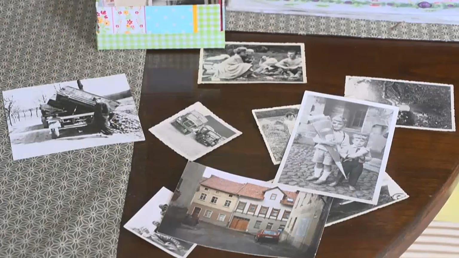 Displaced from former GDR seek compensation