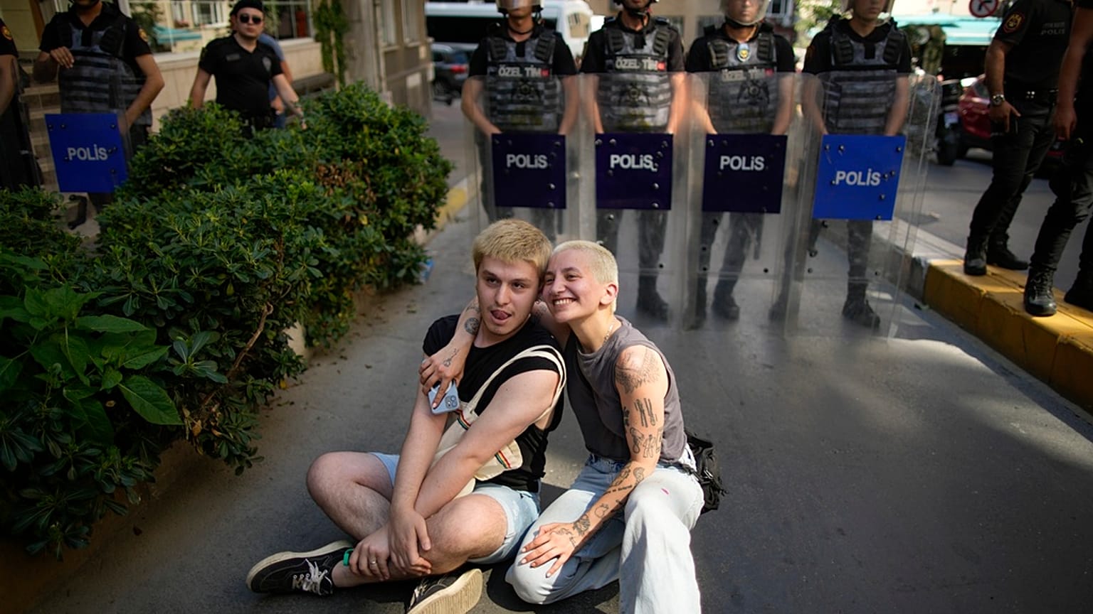 Polizei in Istanbul während Pride Parade am 25. Juni 2023