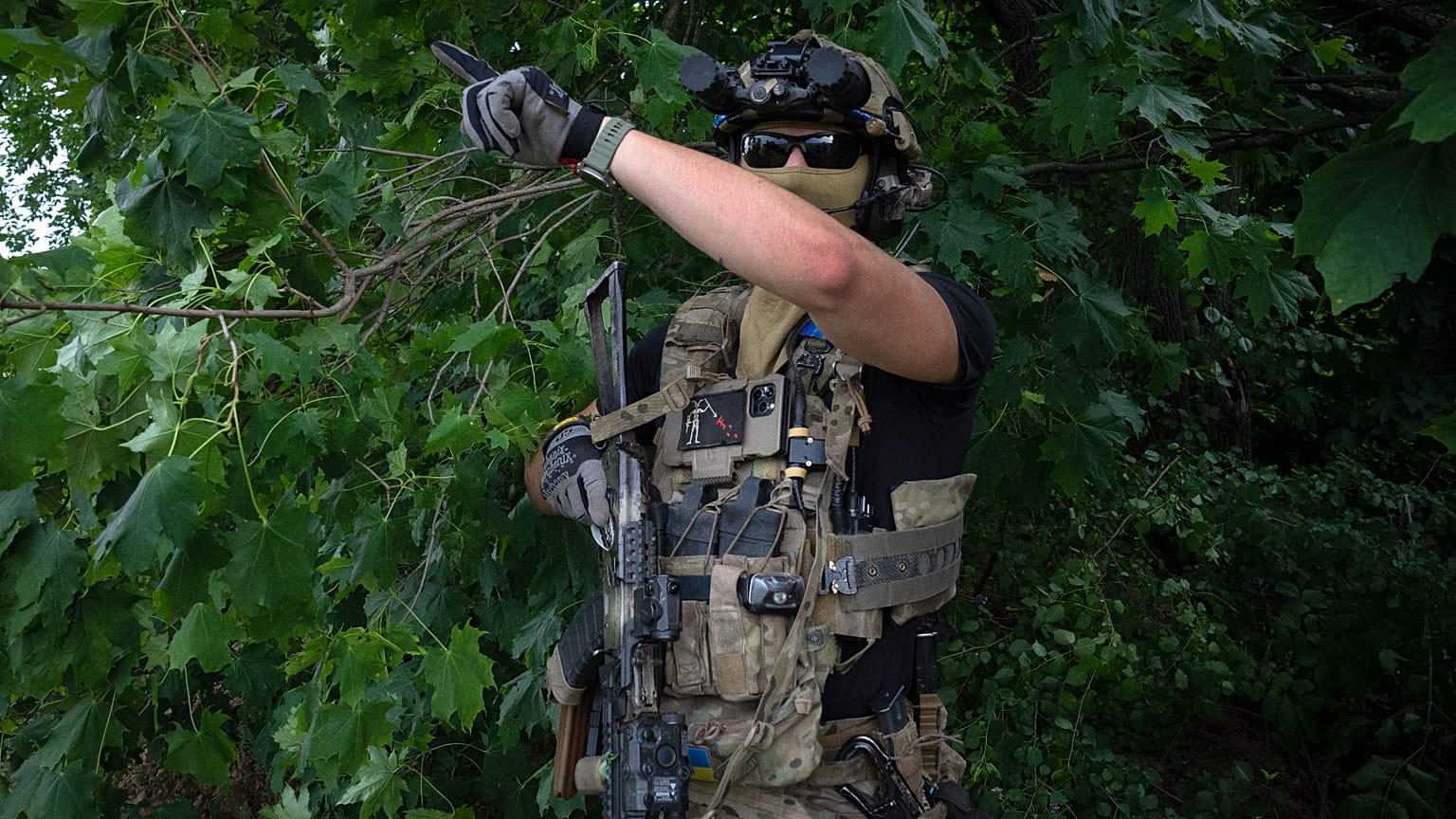 Un soldat ukrainien sur la ligne de front dans la région de Zaporijjia, en Ukraine, le samedi 24 juin 2023.